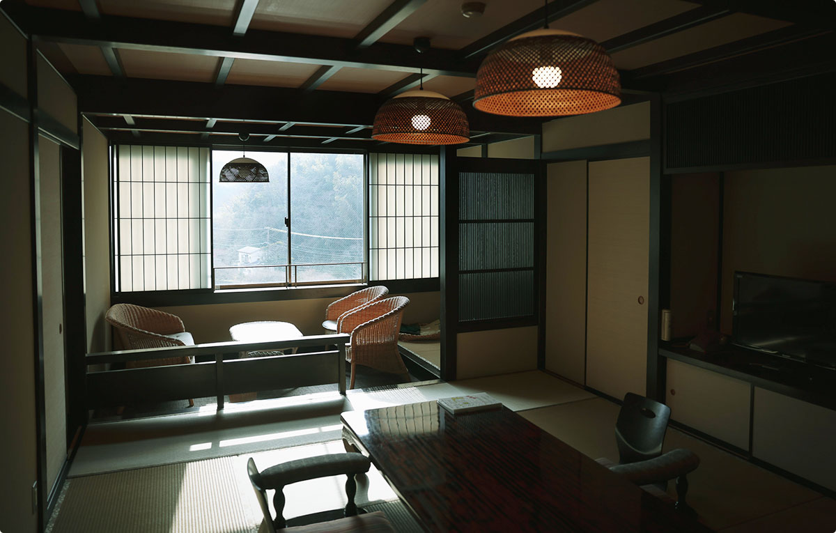 イメージ：Room with an adjacent outdoor tub including irori, the traditional fireplace